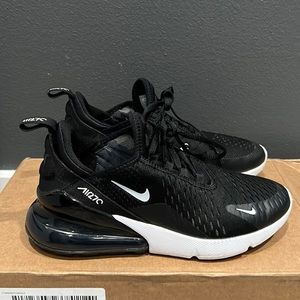 Women Nike Air 270. Size US 7